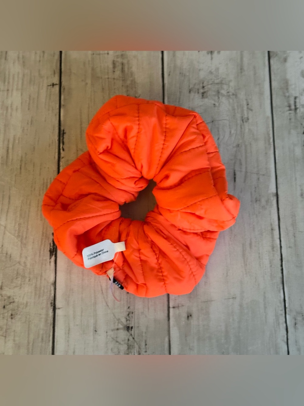 NEW WITH TAGS FREE PEOPLE ORANGE OVERSIZED QUILTED SCRUNCHIE WOMENS HAIR TIE